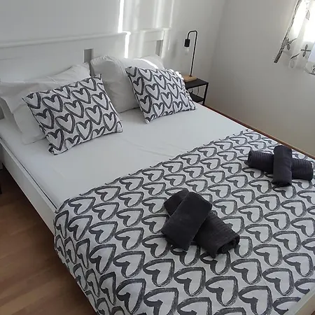 Apartament With Parking Space - 21550 Zadar